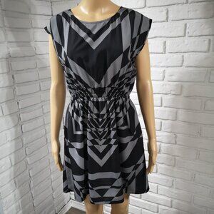 BeBop Ladies Size Medium Gray & Black Lightweight Elastic Waist Dress